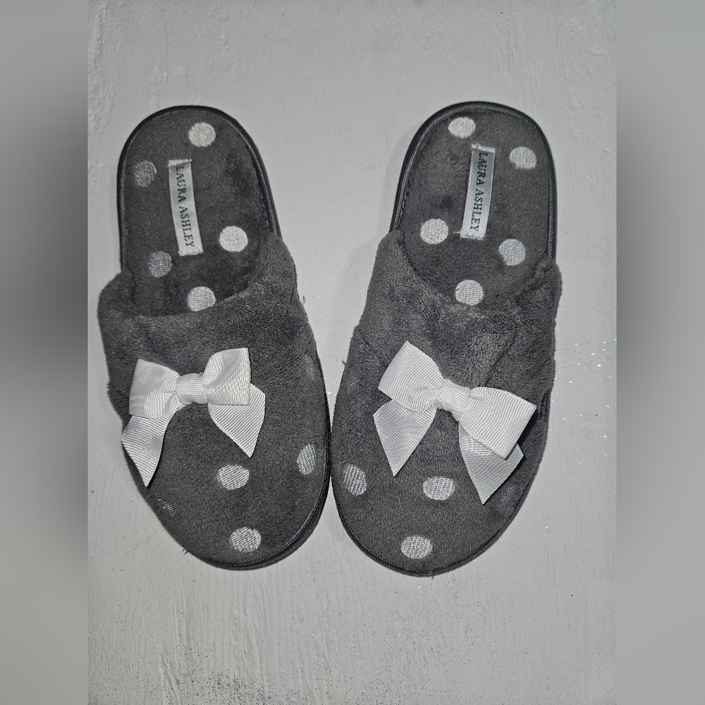 House Shoes/Slippers Polka Dot by Laura Ashley. Size M. NEW W/OUT TAG